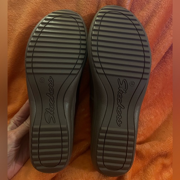 Skechers Leather Upper Relaxed Fit Memory Foam Women 10 Shoes, new without tags - Picture 7 of 7